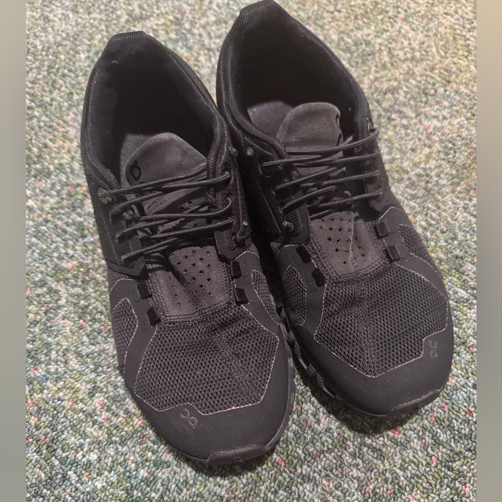 On cloud Running Black Athletic Shoes
